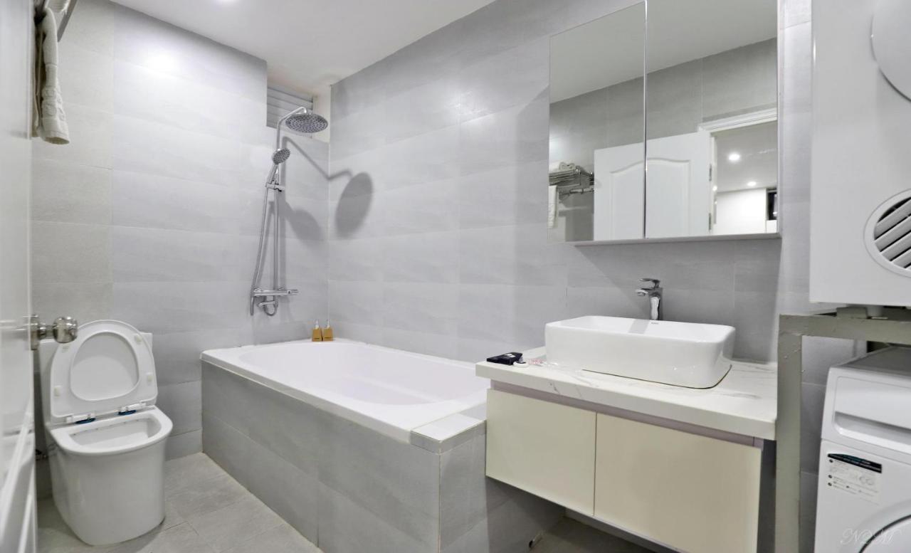 Luxe Paradise Residence 19 To Ngoc Van Hanoi Esterno foto